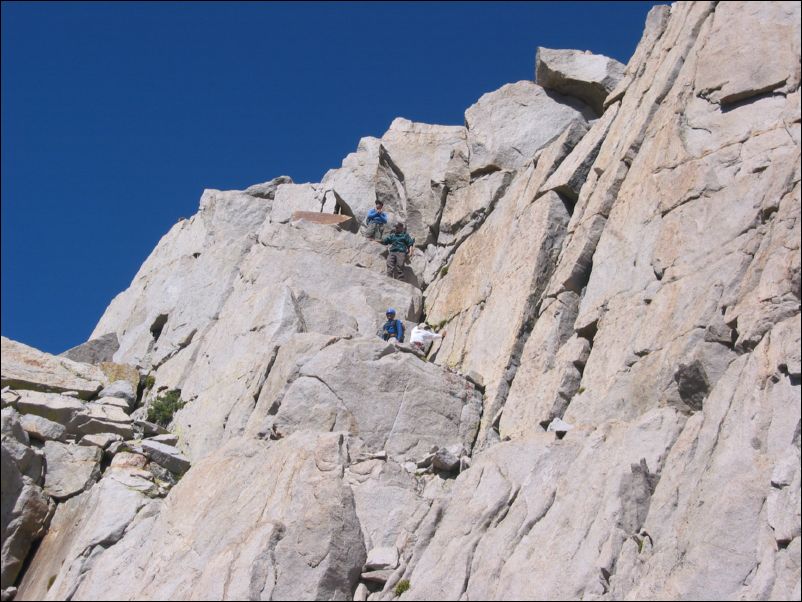 2005-08-13 Kearsarge Pinnacles (19) Joel, Bob and others on way to No 4